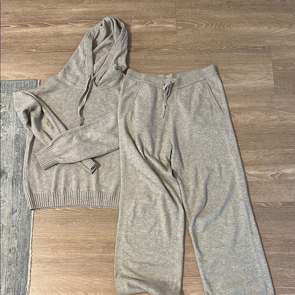 GAP - CashSoft Hoodie and Pants - Matching Set! EUC 
Hoodie M, Pants S
